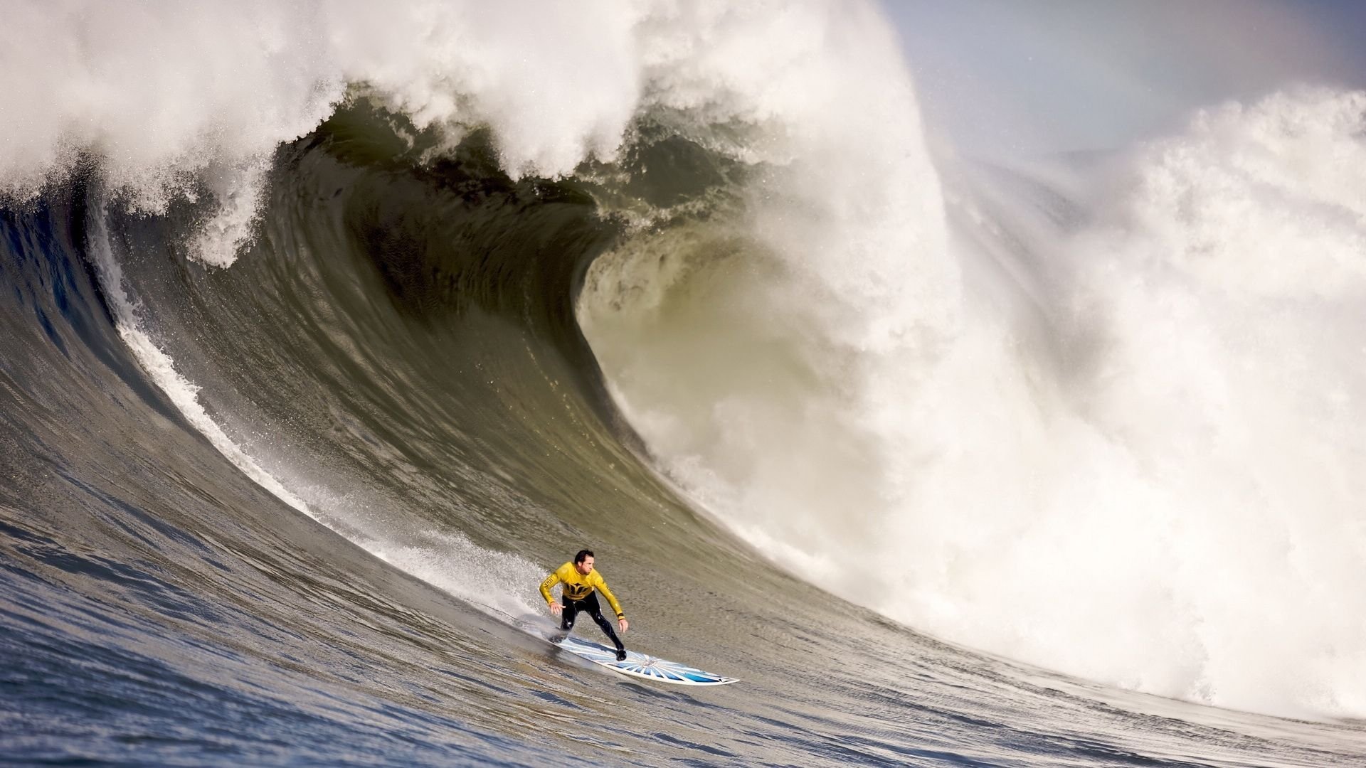 赛道与球场之外,那一夜唯一的完美,当F1引擎轰鸣遇见浓眉的无解之舞